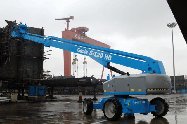 Where to find 120 foot genie manlift in Dumas